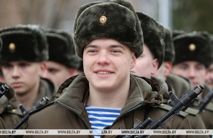 Фото: Александр Лукашенко: мы гордимся защитниками Отечества всех поколений, которые с честью выполняли воинский долг
